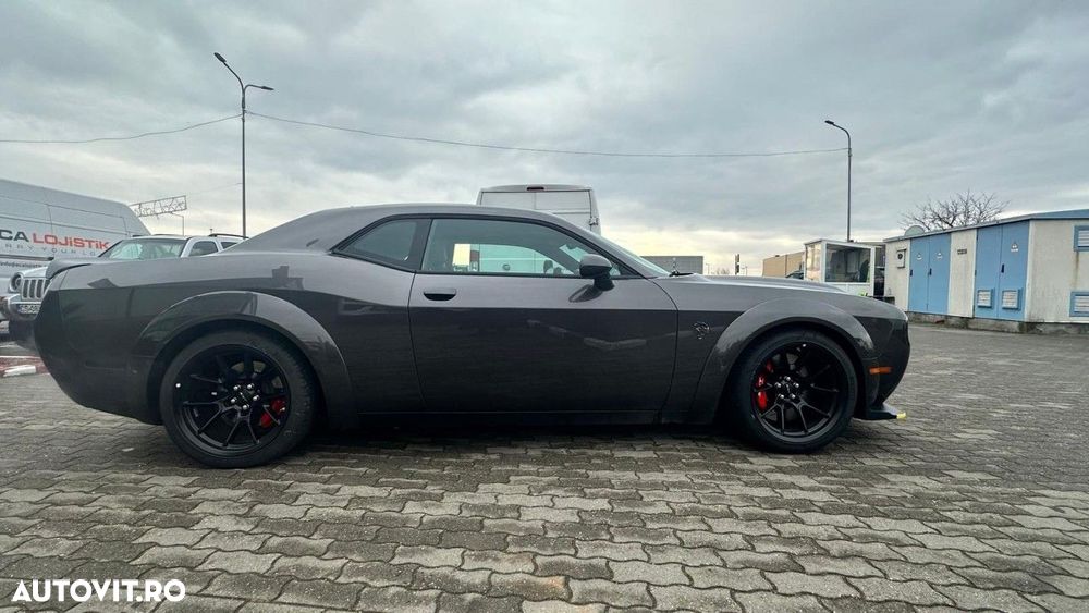 Dodge Challenger - 4