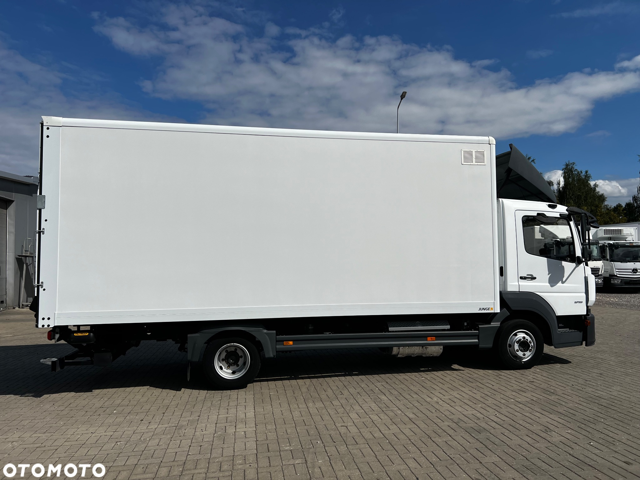 Mercedes-Benz ATEGO - 4