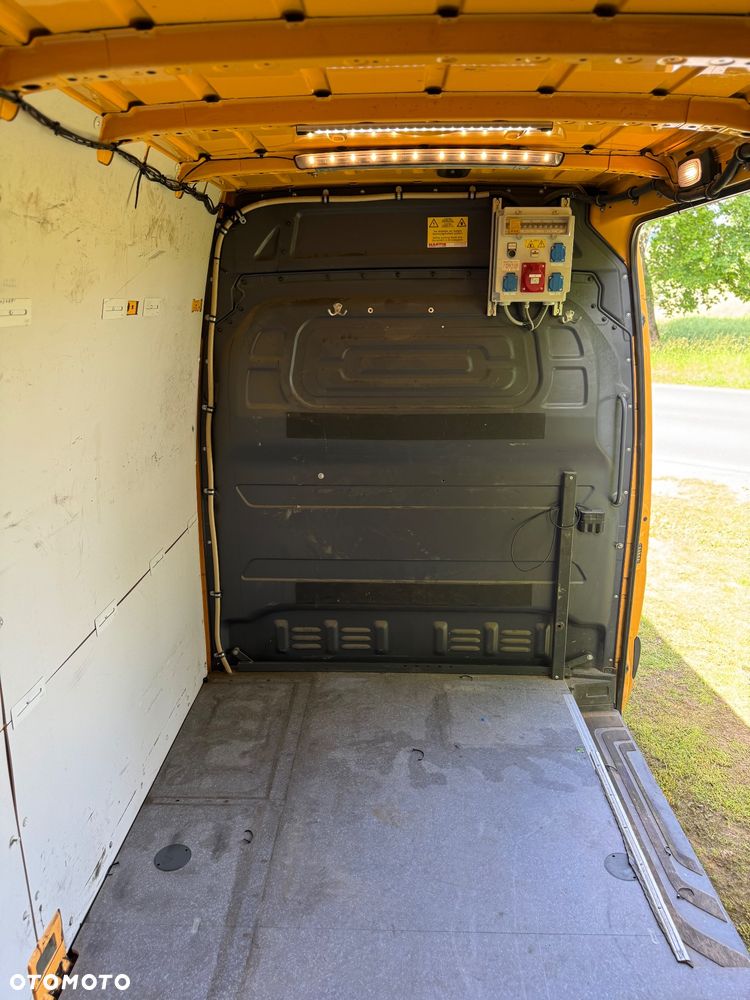 Mercedes-Benz Sprinter - 15