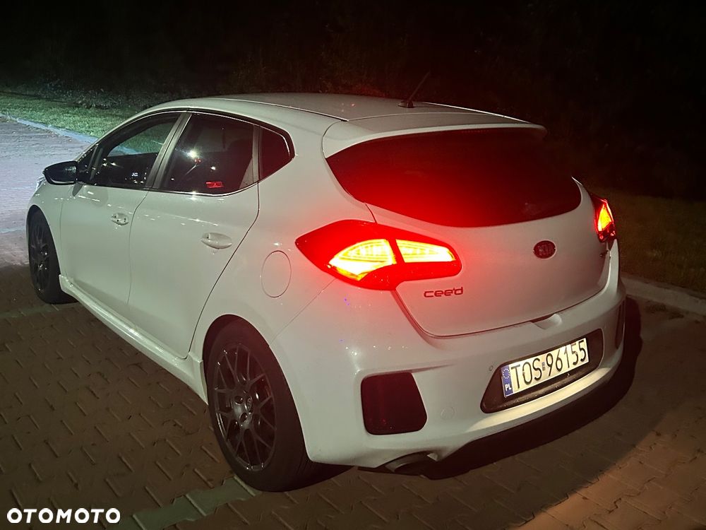 Kia Ceed 1.6 T-GDI GT L - 10