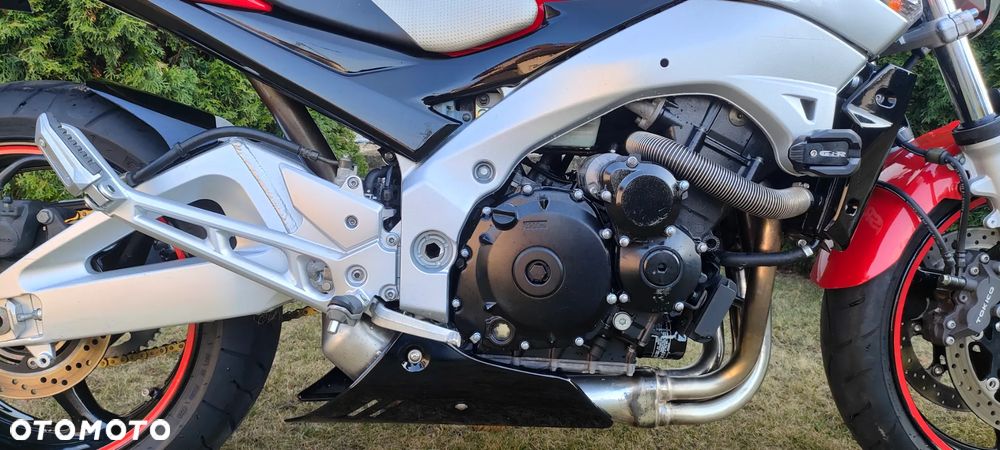 Suzuki GSR - 10