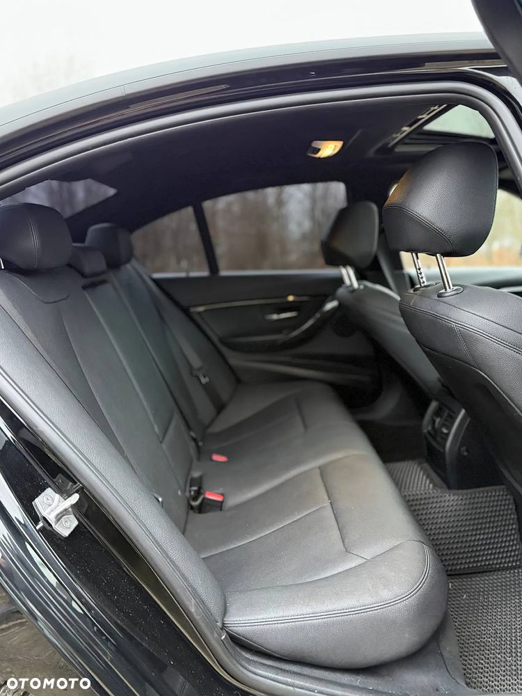 BMW Seria 3 330i xDrive Advantage - 14