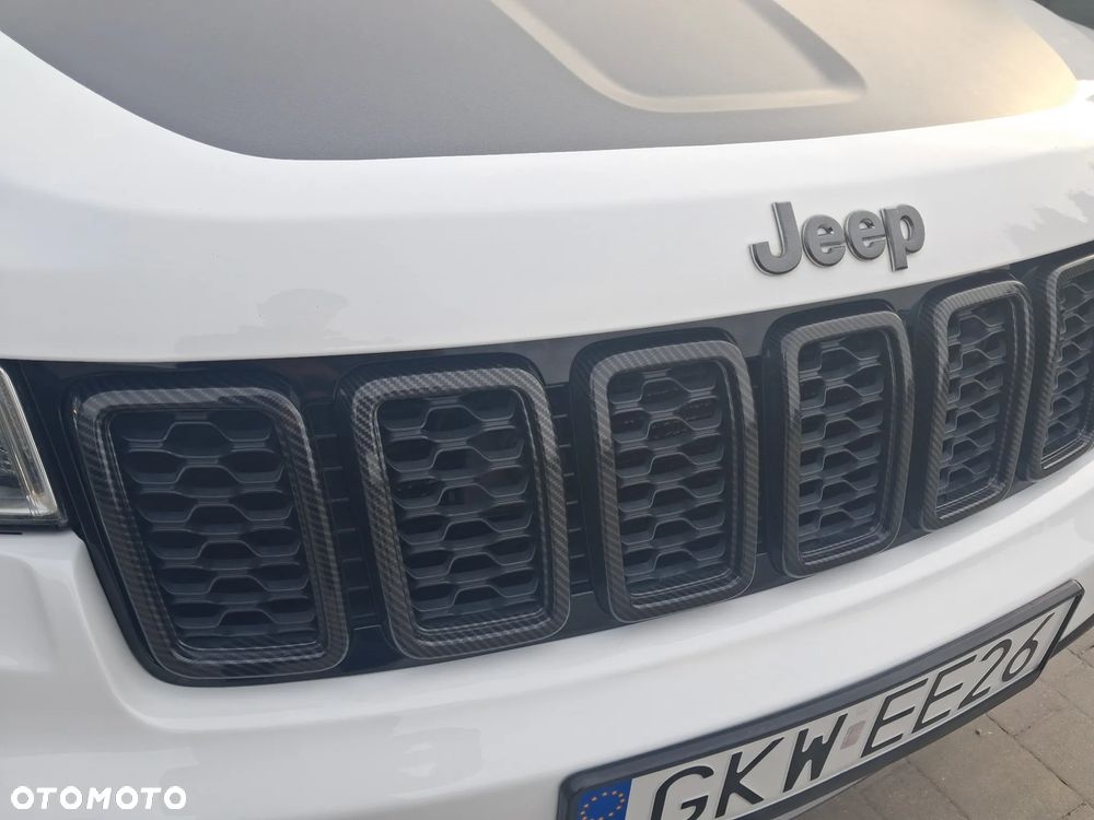 Jeep Grand Cherokee - 23