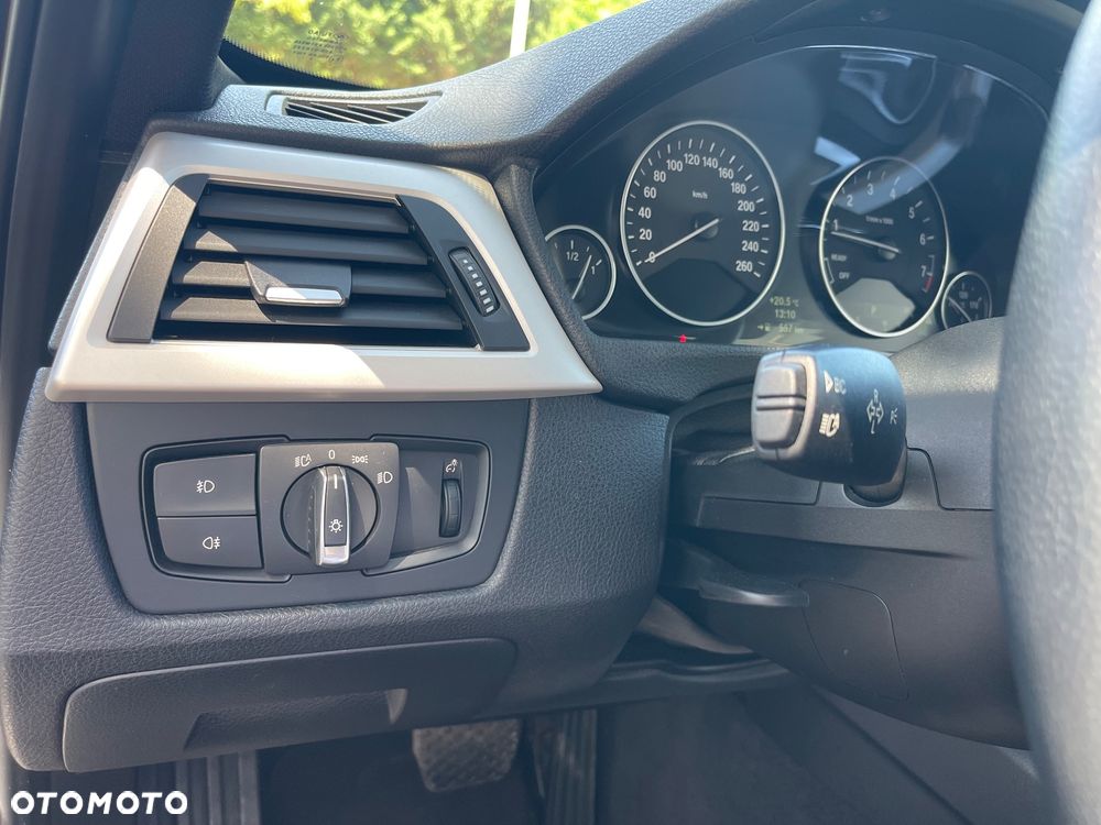 BMW Seria 3 320i - 17