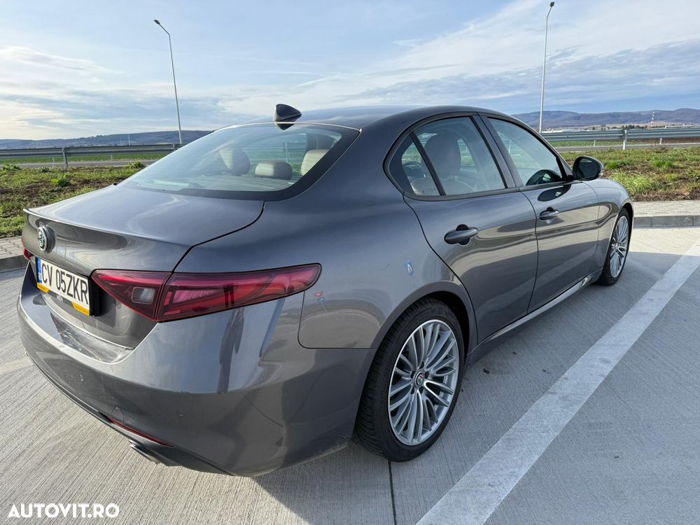 Alfa Romeo Giulia 2.2 Diesel AT8 Advanced Efficiency - 2