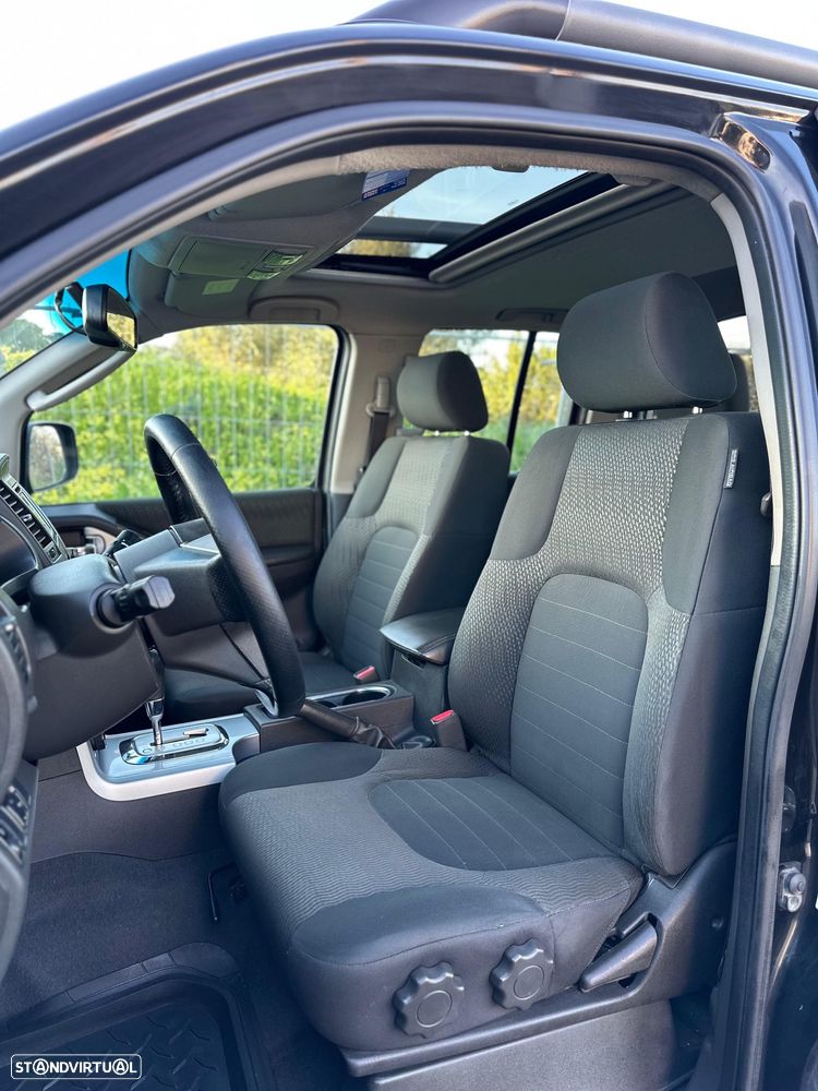 Nissan Navara 2.5 dCi CD LE Hi-Tech +P.Premium AT 4WD - 12