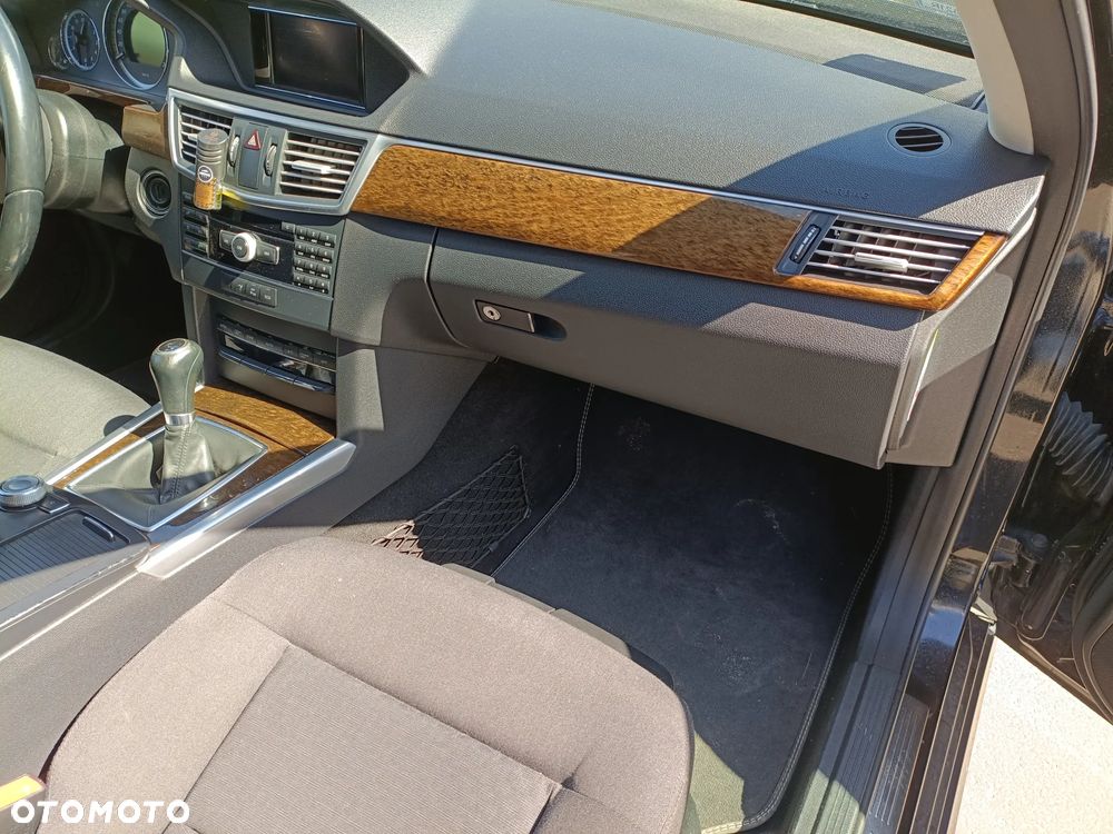 Mercedes-Benz Klasa E 200 CGI BlueEFFICIENCY - 11