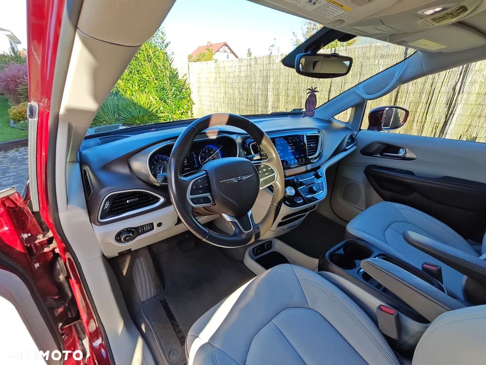 Chrysler Pacifica - 8