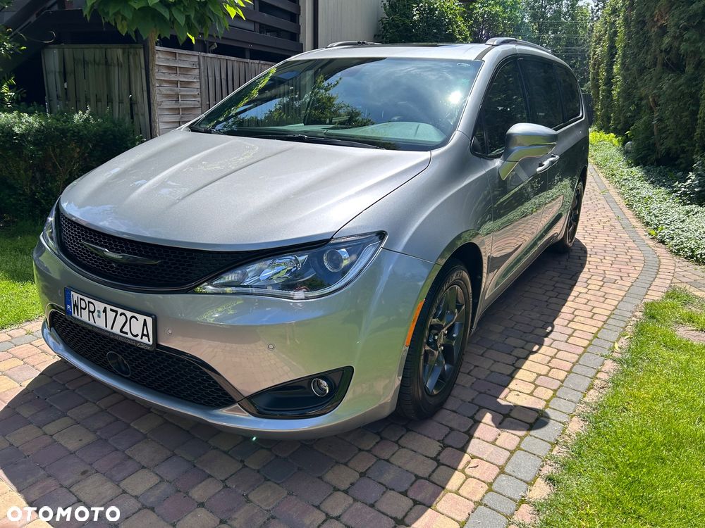 Chrysler Pacifica - 2