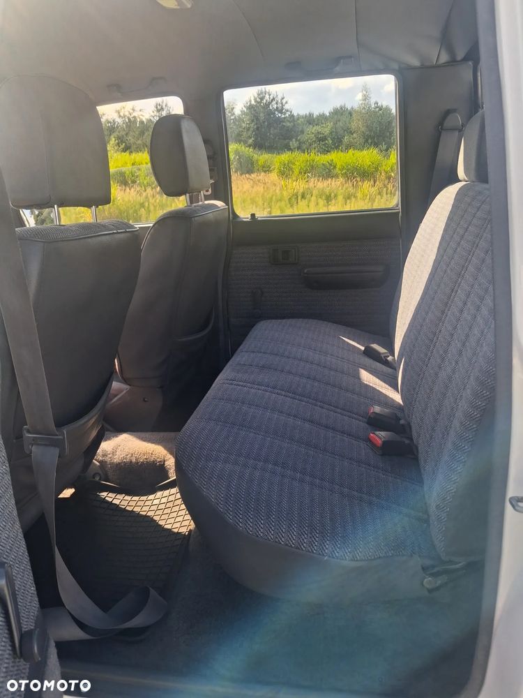 Toyota Hilux 4WD DLX - 10