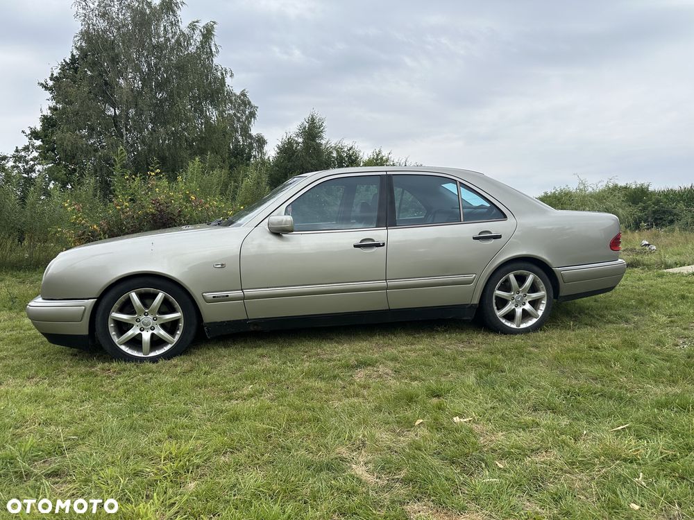 Mercedes-Benz Klasa E - 2