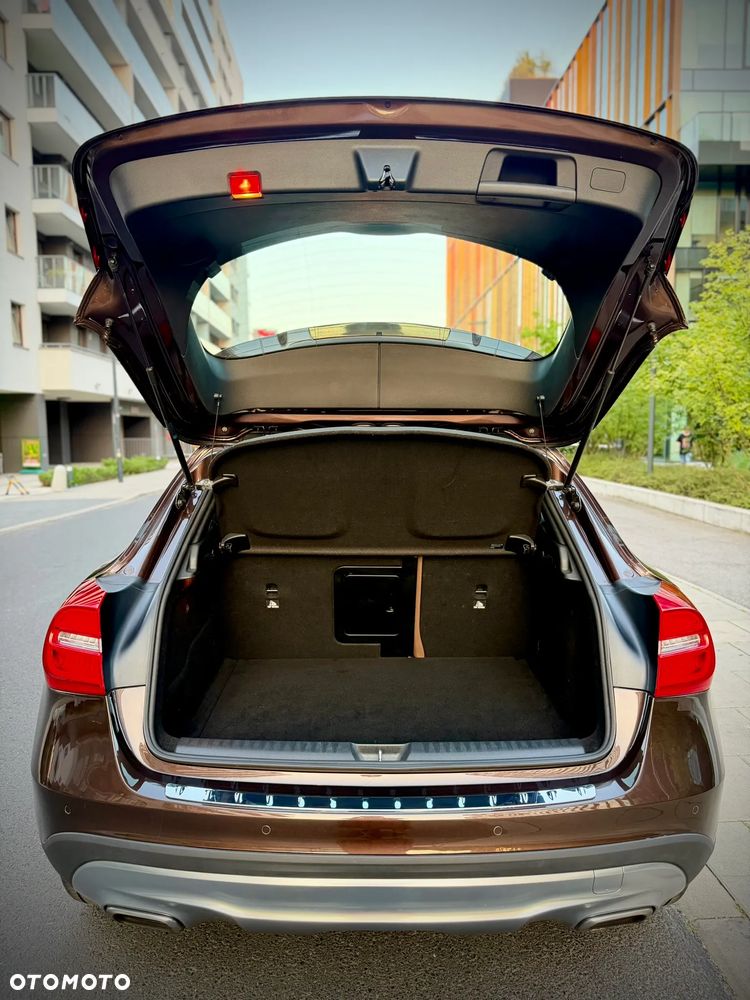 Mercedes-Benz GLA - 9