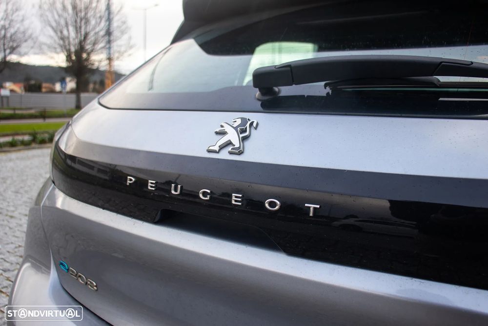 Peugeot e-208 Allure Pack - 5