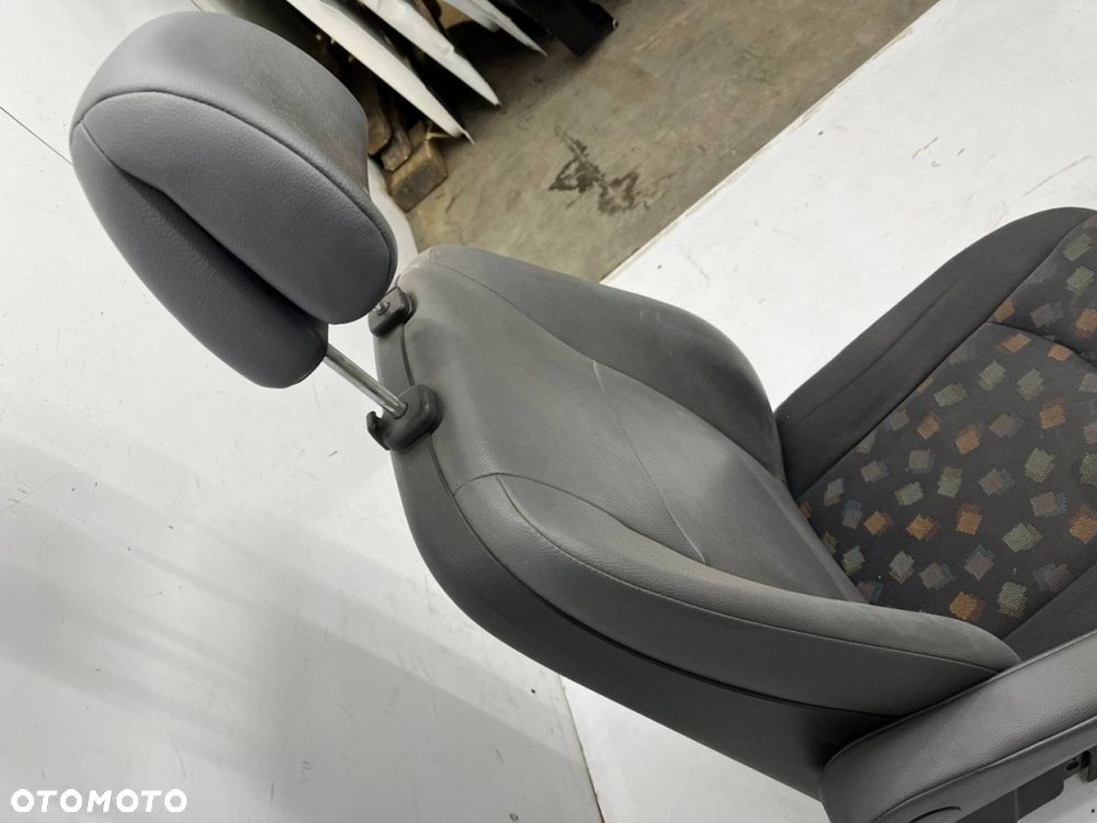 Fotele Mercedes Vito Viano W639 03-14r. siedzisko oparcie kierowcy z podłokietnikiem - 4