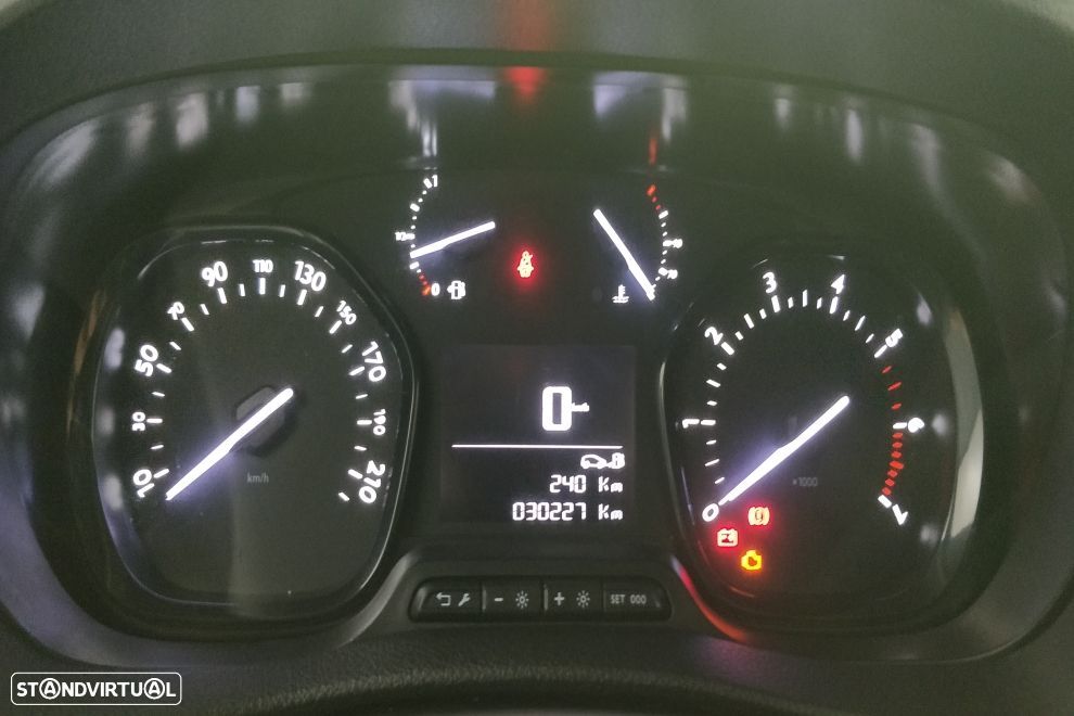 Peugeot Traveller - 24