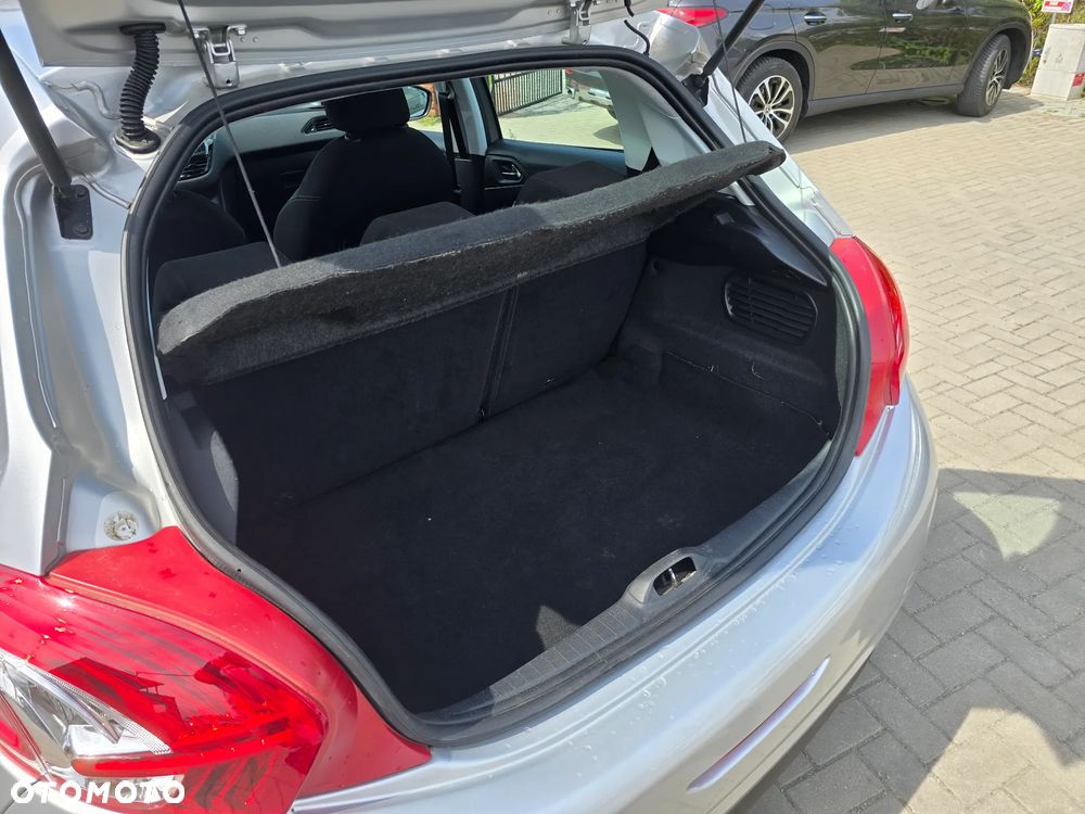 Peugeot 208 - 18