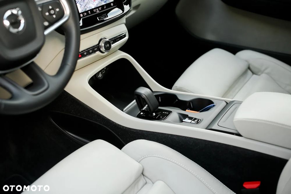 Volvo XC 40 B4 AWD Ultimate Bright - 28