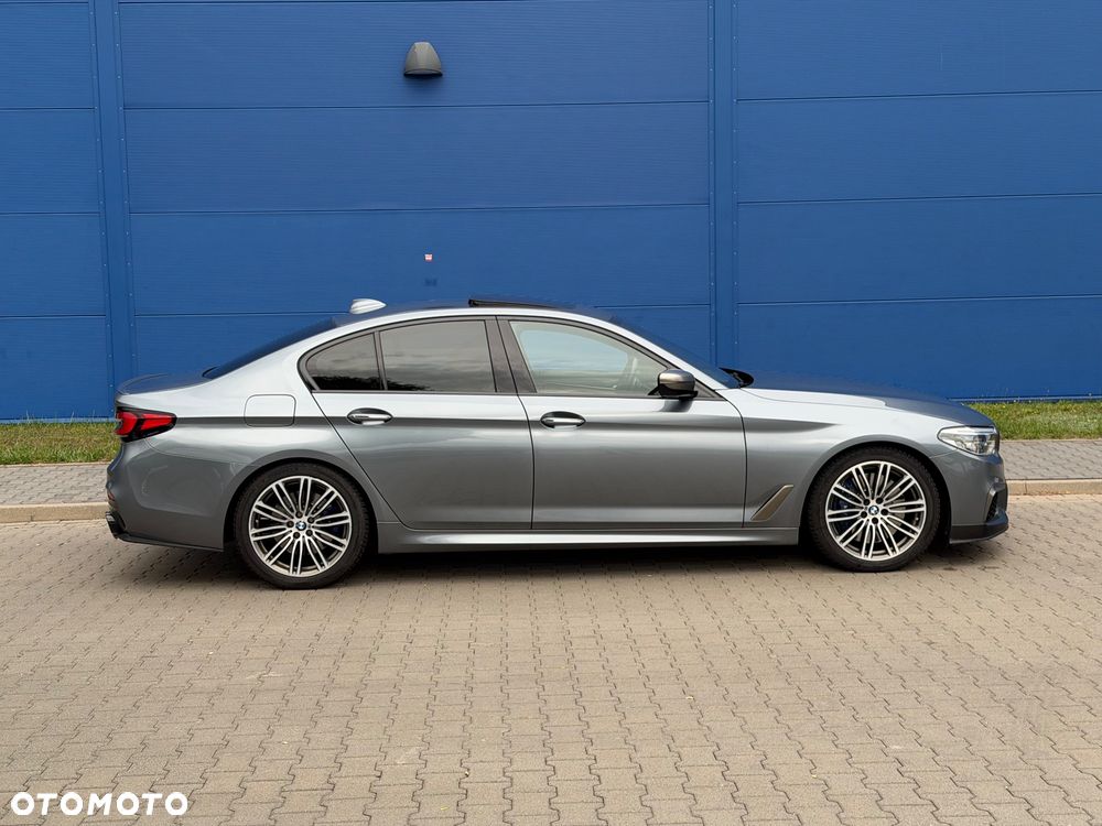 BMW Seria 5 M550i xDrive - 16