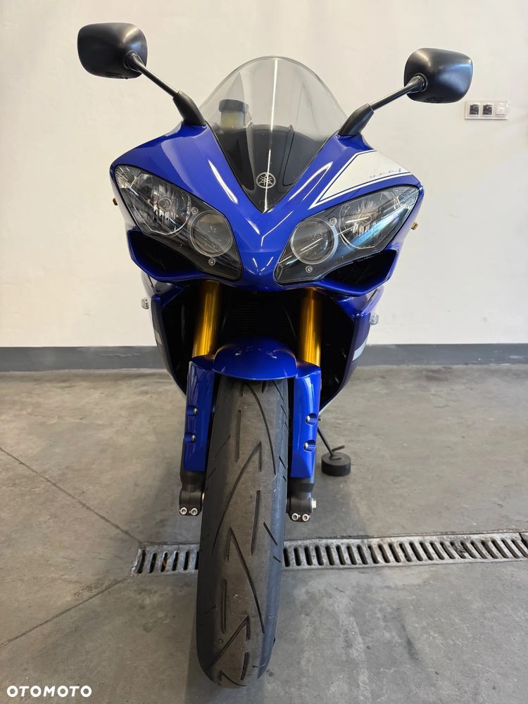 Yamaha R1 - 35