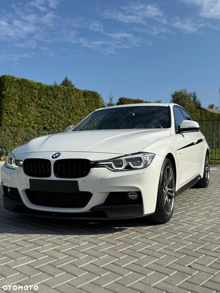 BMW Seria 3 330i xDrive M Sport - 1