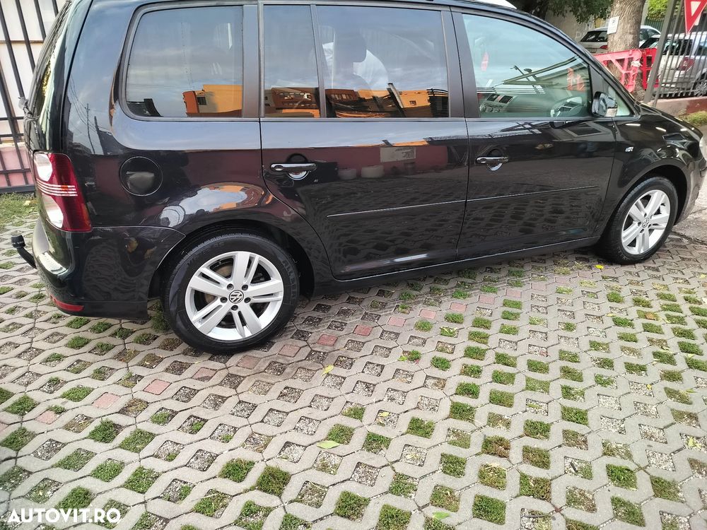Volkswagen Touran - 1