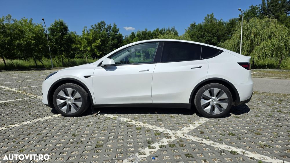 Tesla Model Y - 4