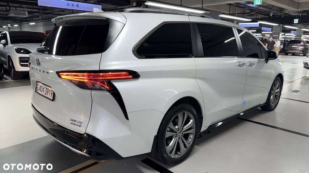 Toyota Sienna - 7