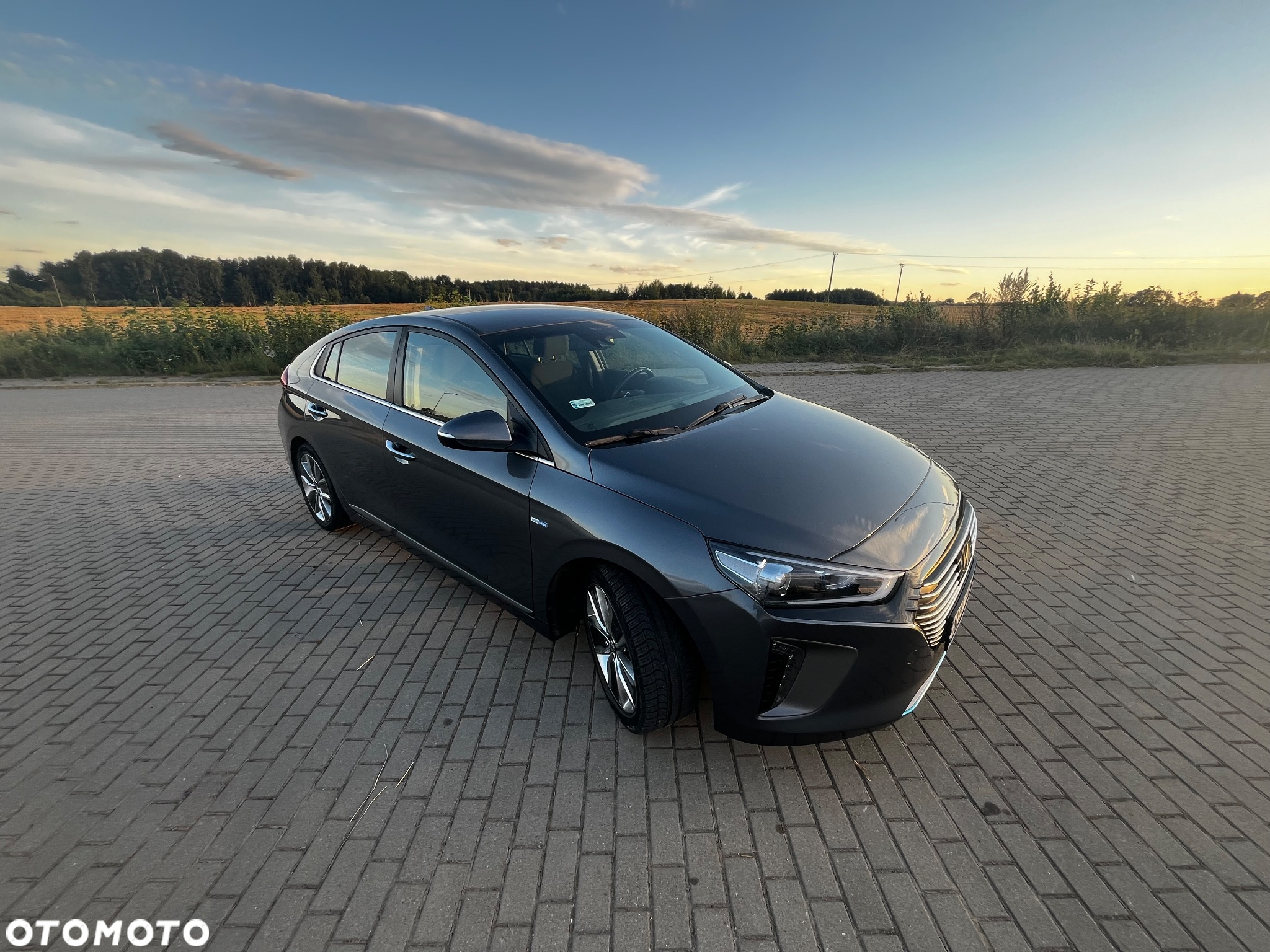 Hyundai IONIQ - 7