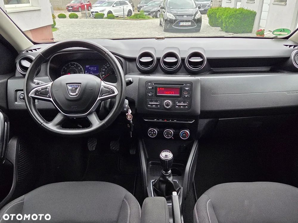 Dacia Duster 1.6 SCe Blackshadow S&S - 11