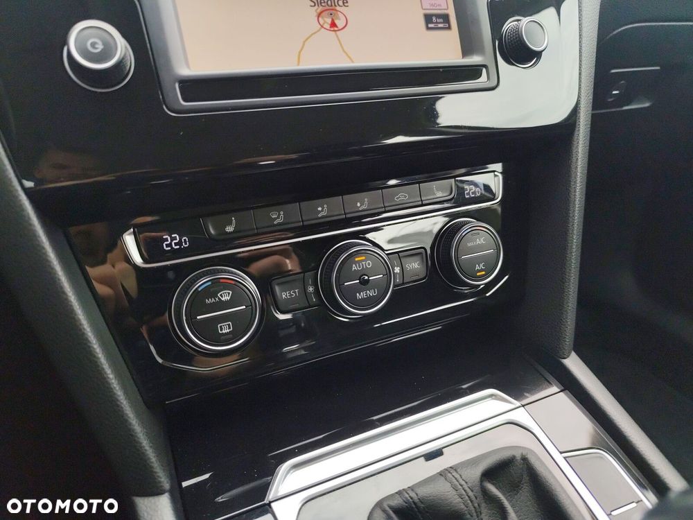 Volkswagen Passat - 24