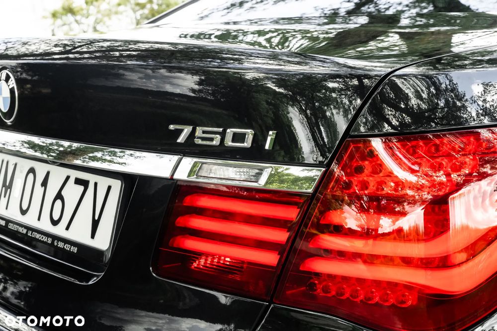 BMW Seria 7 750i xDrive - 28