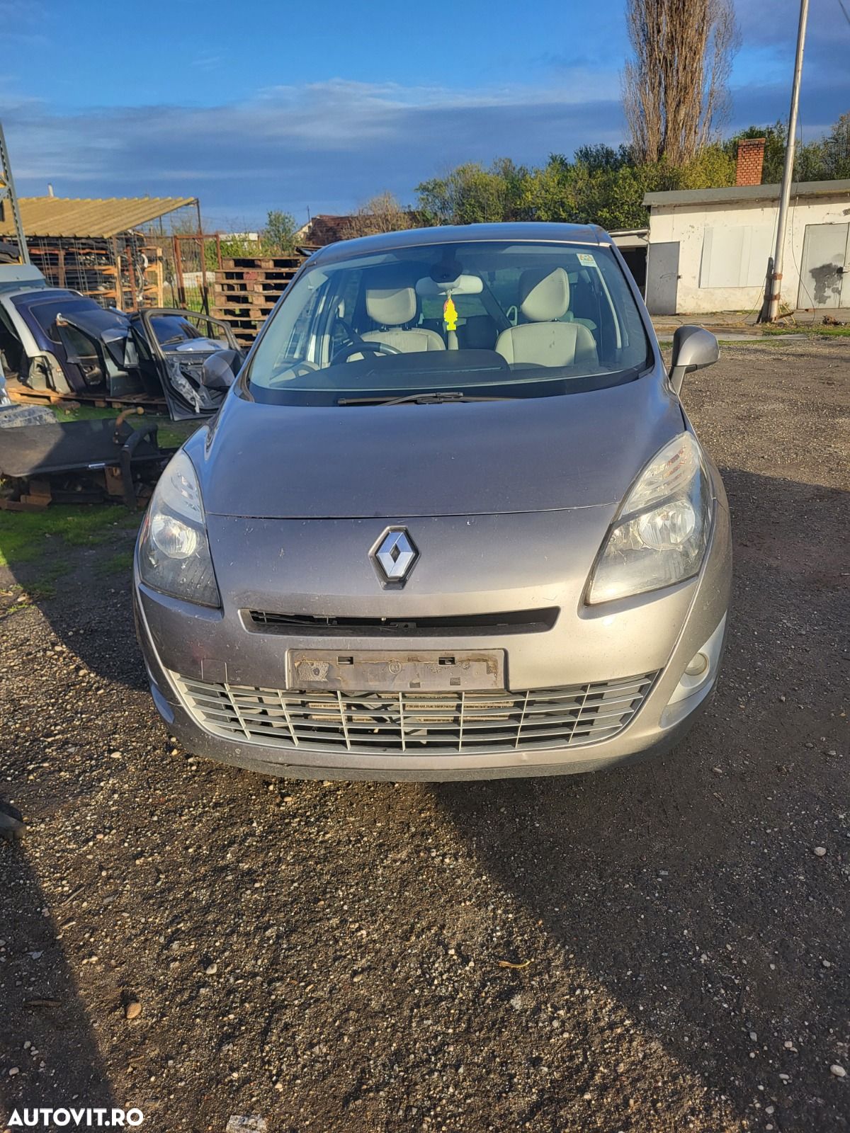 Dezmembrez Renault Grand Scenic 1.5 Dci An 2009-2010-2011-2012 Manual 6+1 Trepte - 1