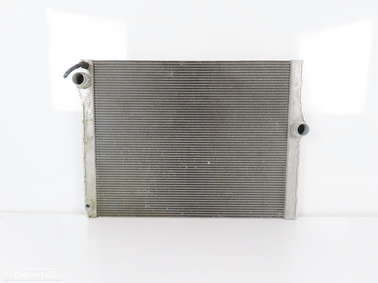 Radiador de água Seminovo/ Original BMW 7 (F01, F02, F03, F04) 17117570093 - 2