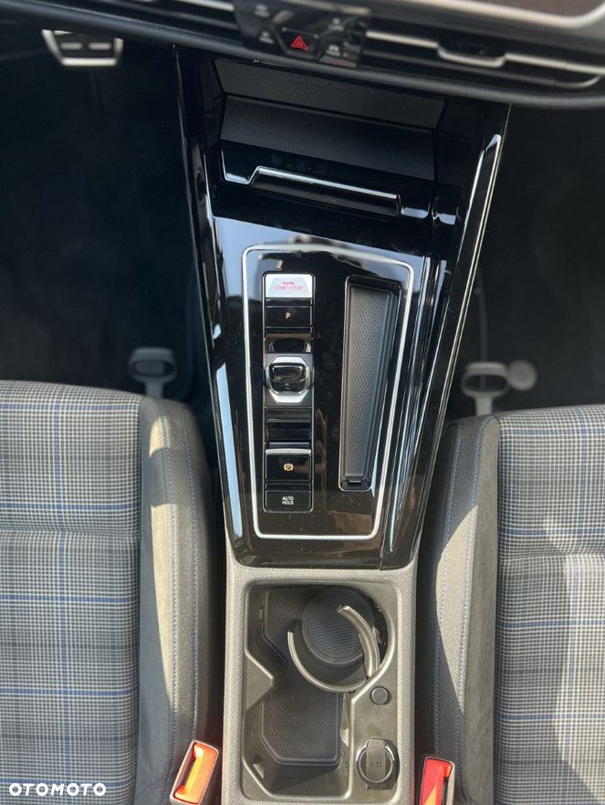 Volkswagen Golf - 25