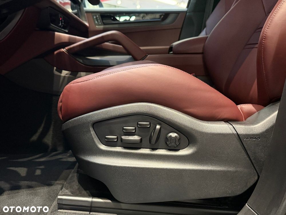 Porsche Cayenne - 19