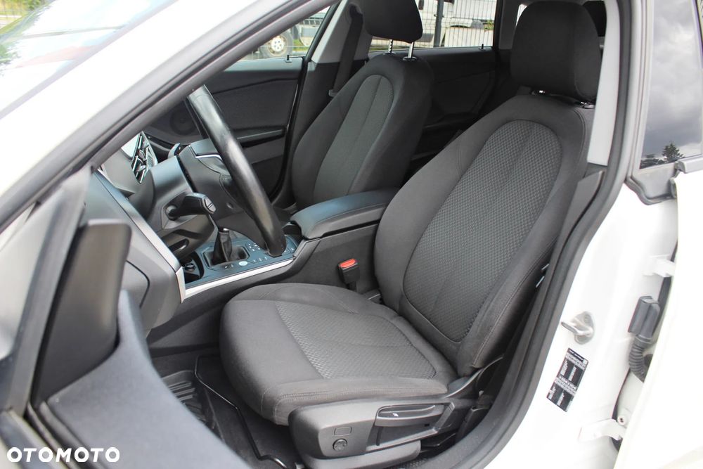 BMW Seria 2 218i - 10