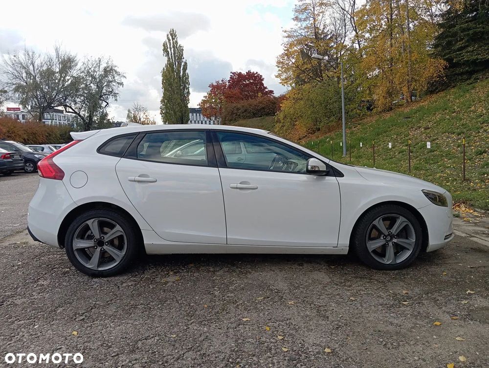 Volvo V40 D3 Base - 8