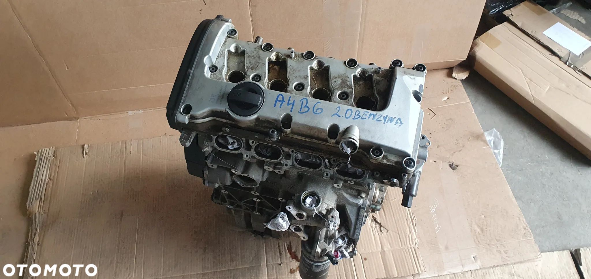 Silnik blok silnika słupek Audi A4 B6 2.0 ALT - 1