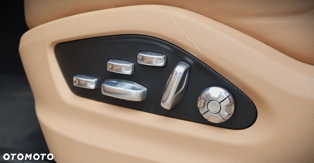 Porsche Cayenne - 16