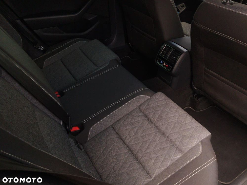 Volkswagen Passat - 19