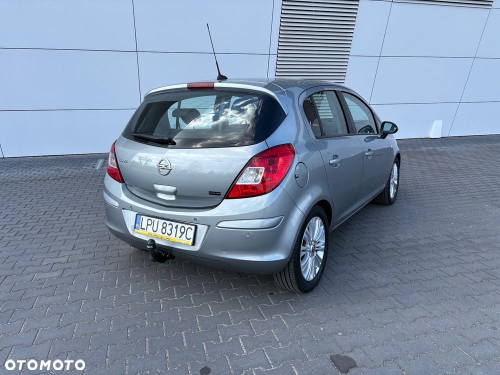 Opel Corsa 1.4 16V Cosmo - 8