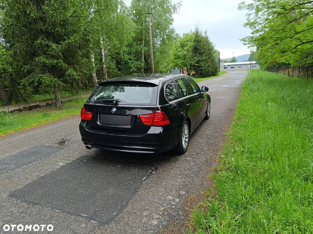 BMW Seria 3 318i Touring - 4