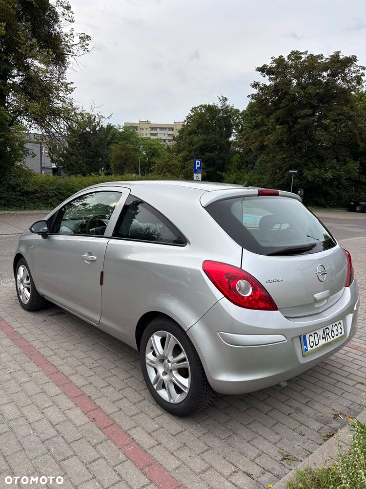 Opel Corsa 1.2 16V Essentia - 4
