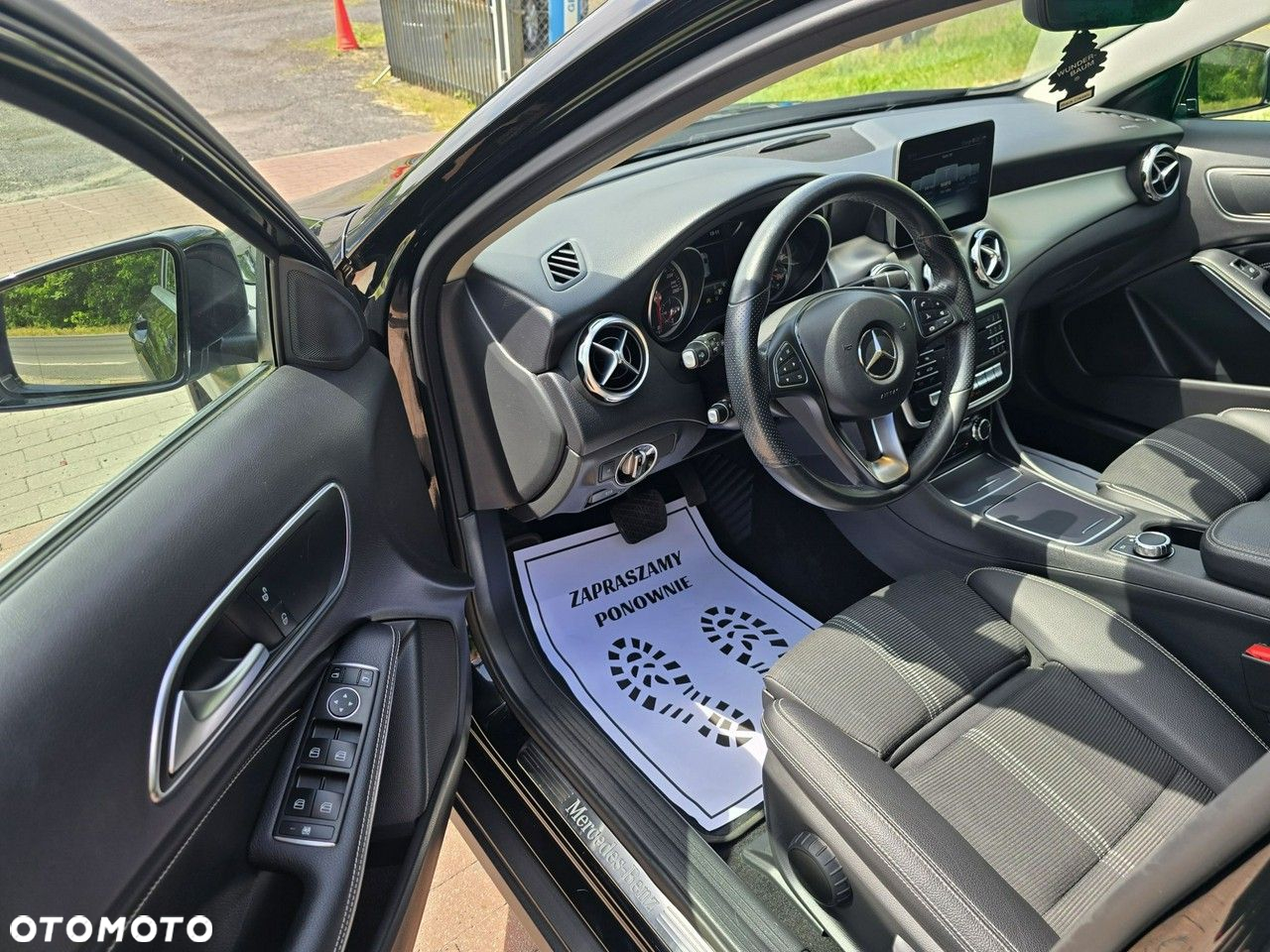 Mercedes-Benz GLA - 17