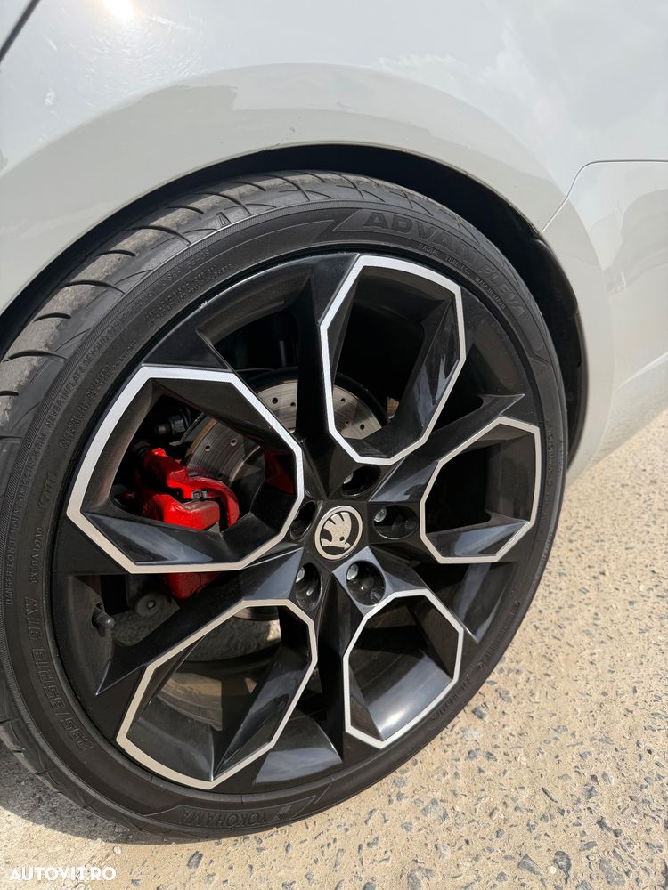 Skoda Octavia 2.0 TDI DSG 4X4 RS - 10