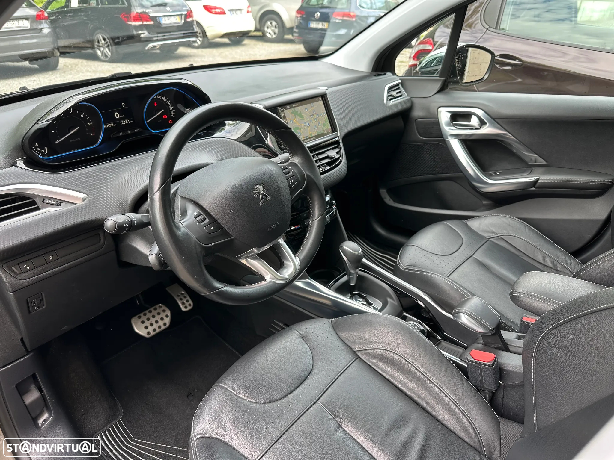 Peugeot 2008 1.2 PureTech Allure EAT6 - 11