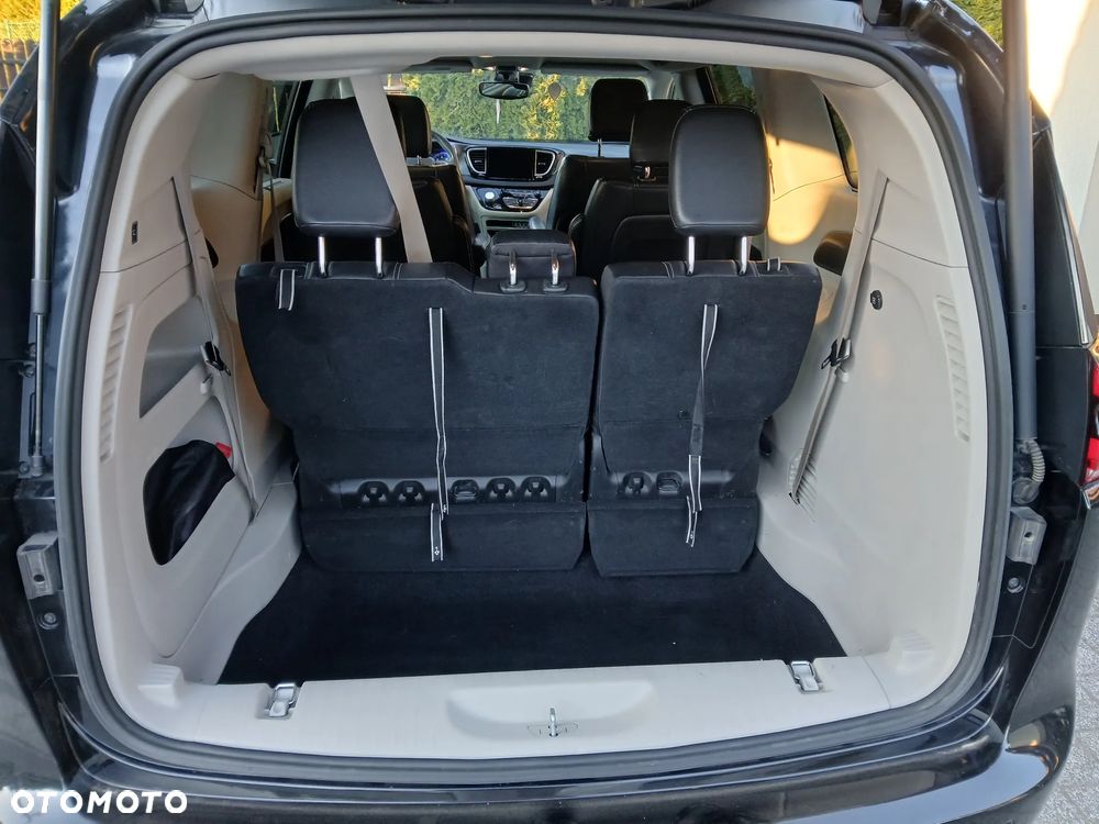 Chrysler Pacifica - 19