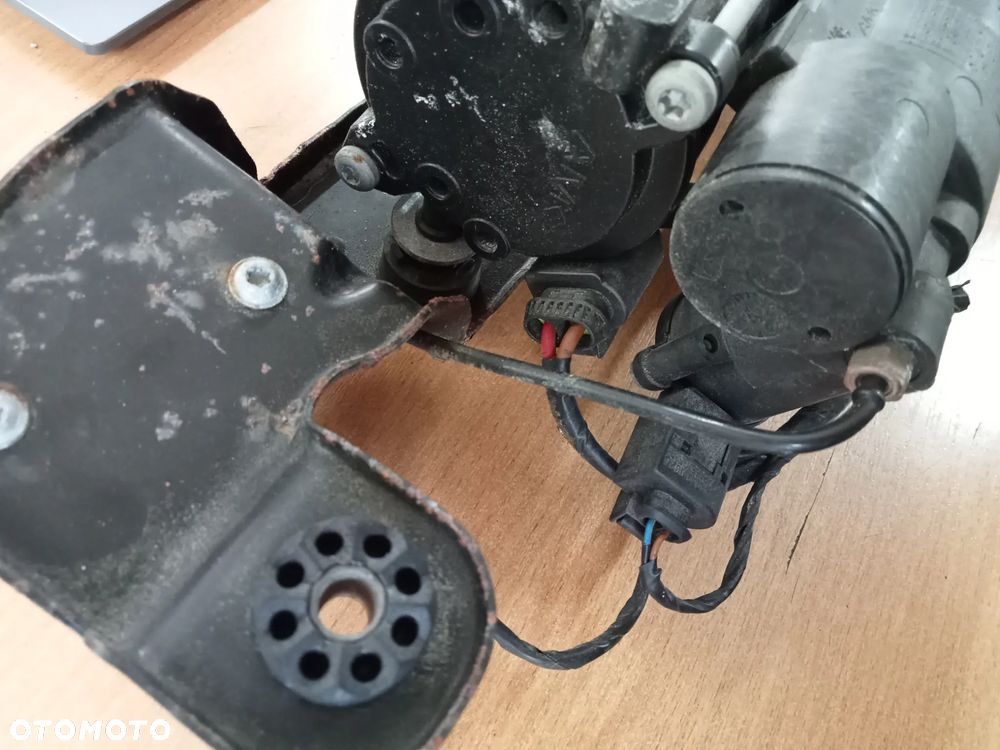 KOMPRESOR ZAWIESZENIA BMW E70 6785506 - 2