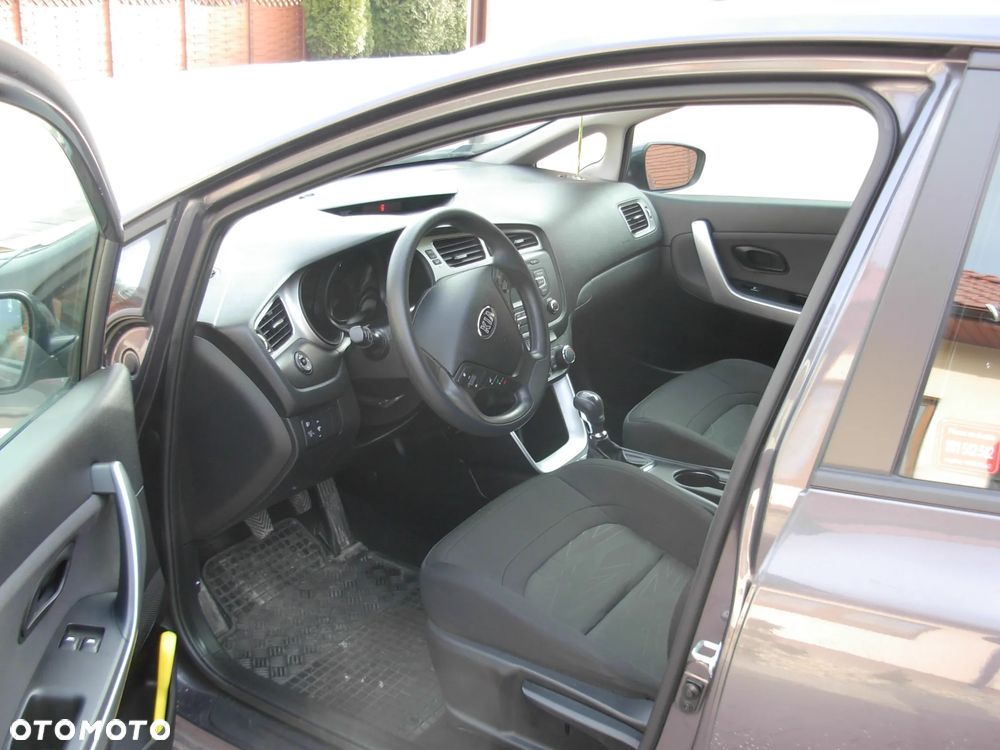 Kia Ceed 1.4 L - 6