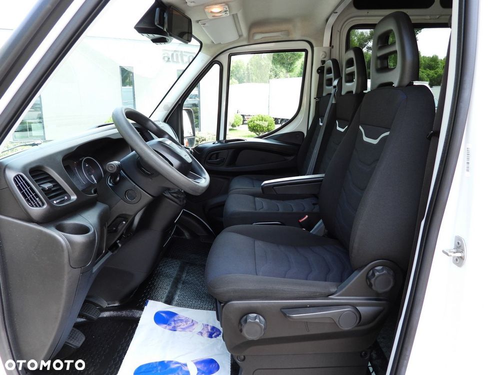 Iveco DAILY 35S16 FURGON BRYGADÓWKA 7 MIEJSC TEMPOMAT KLIMATYZACJA  160KM - 24